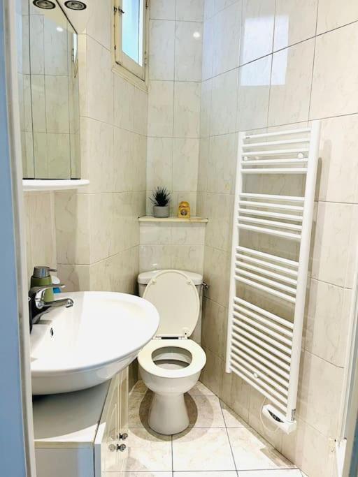 Beautiful Apartment With Balcony ปารีส ภายนอก รูปภาพ