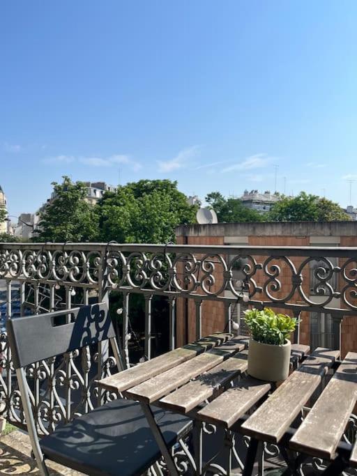 Beautiful Apartment With Balcony ปารีส ภายนอก รูปภาพ